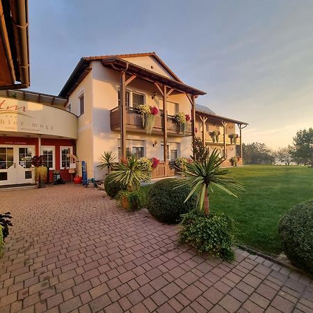 Hotel-Restaurant Teuschler-Mogg Bad Waltersdorf Inklusiv Genusscard Екстериор снимка