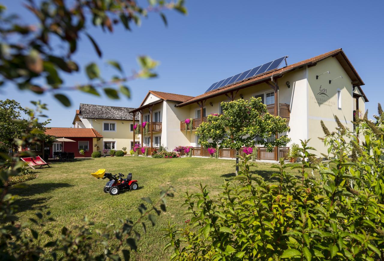 Hotel-Restaurant Teuschler-Mogg Bad Waltersdorf Inklusiv Genusscard Екстериор снимка